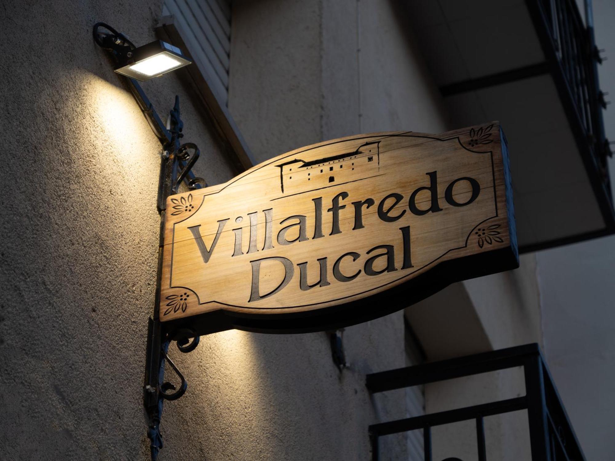 Villalfredo Ducal Pastrana Bagian luar foto